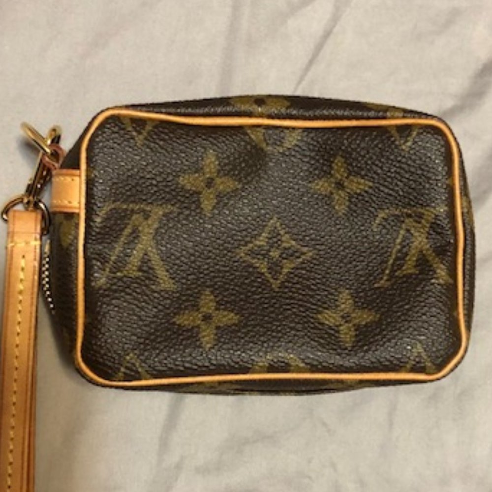 Louis Vuitton Monogram Wapity Wristlet